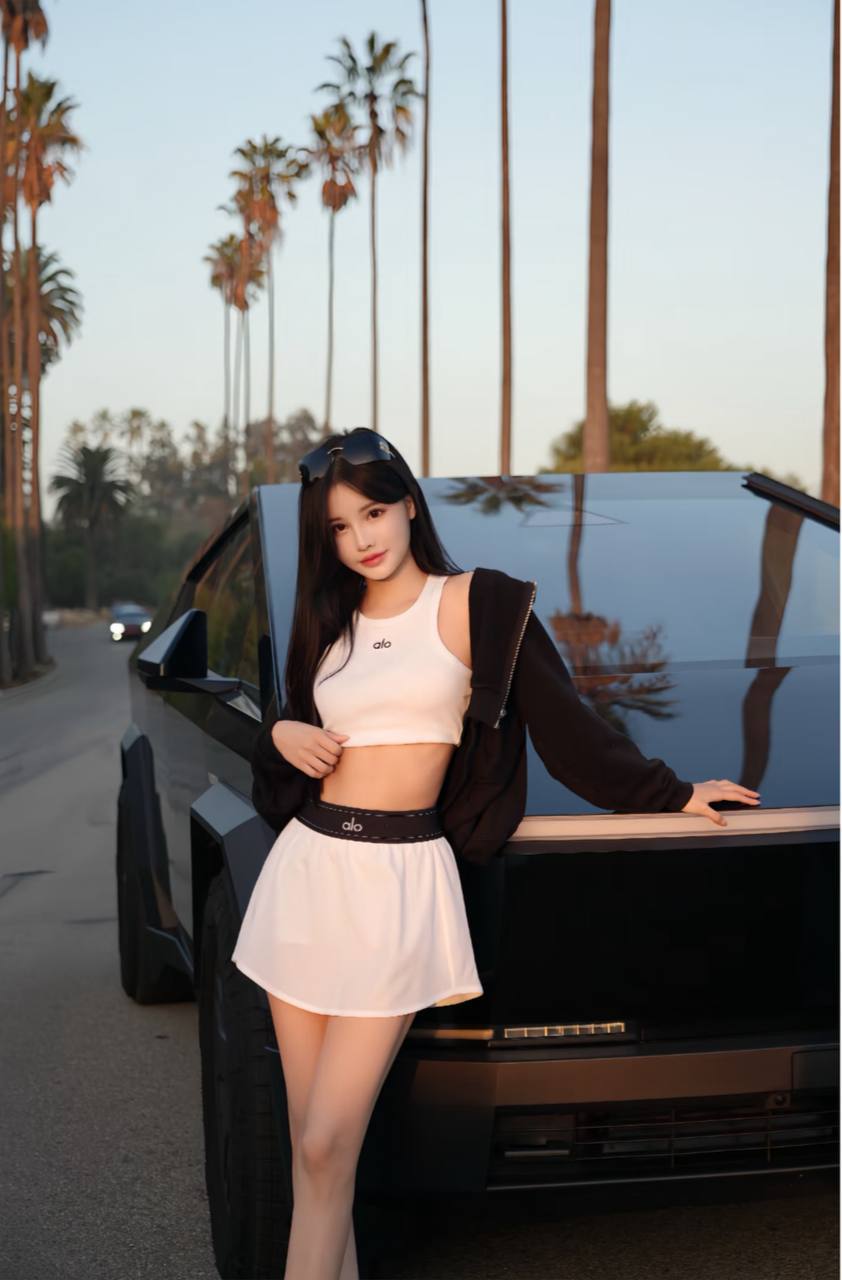 美国UCR女网红【Chanel】竟是河南小婊砸【龙湘】，妥妥是一个外表清纯实则下贱的反差婊呐！